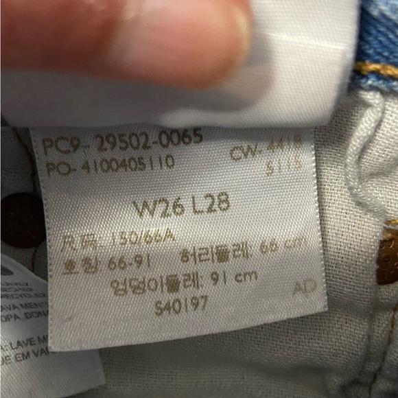 LEVI’S / 501 Medium Washed Cutoff Denim Shorts Size 26 - Picture 5 of 12